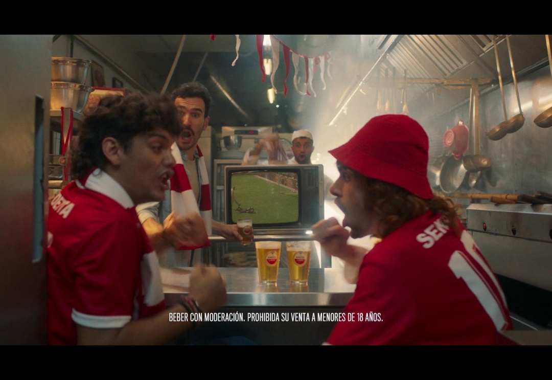 Portada de Estreno: nueva campaña de Cerveza Amstel, creada por Lado C y producida por Landia